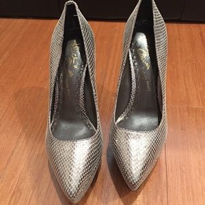 Alice and Olivia heels - 8.5- Never worn